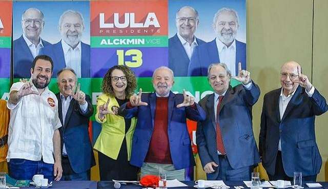 Oito ex-presidentes declaram apoio a Lula durante evento em São Paulo Lorena Bueri