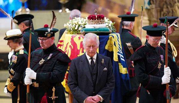 Após dias de cerimônia, corpo da Rainha Elizabeth II é sepultado