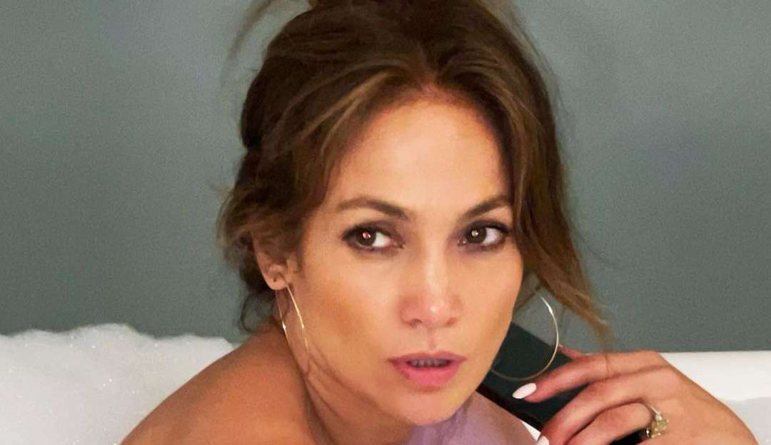 Jennifer Lopez revela insegurança por não se encaixar no padrão de beleza dos anos 2000 Lorena Bueri