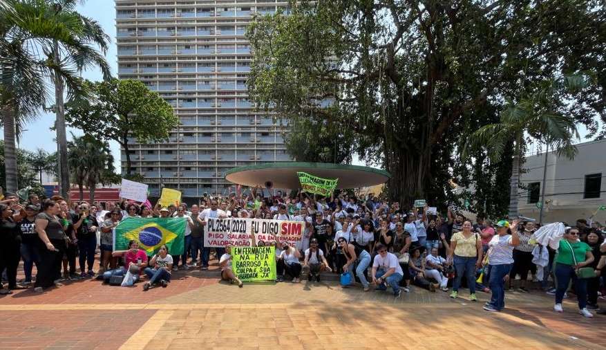 Profissionais da saúde protestam em várias capitais do País contra suspensão do piso salarial