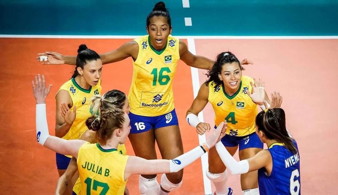 Brasil começa a luta pelo título inédito do Mundial feminino de vôlei