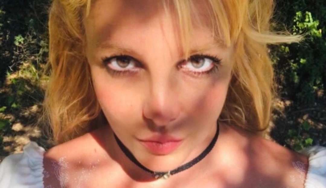 Britney Spears desabafa sobre anos que viveu sob tutela: “Me viam tomar banho” Lorena Bueri