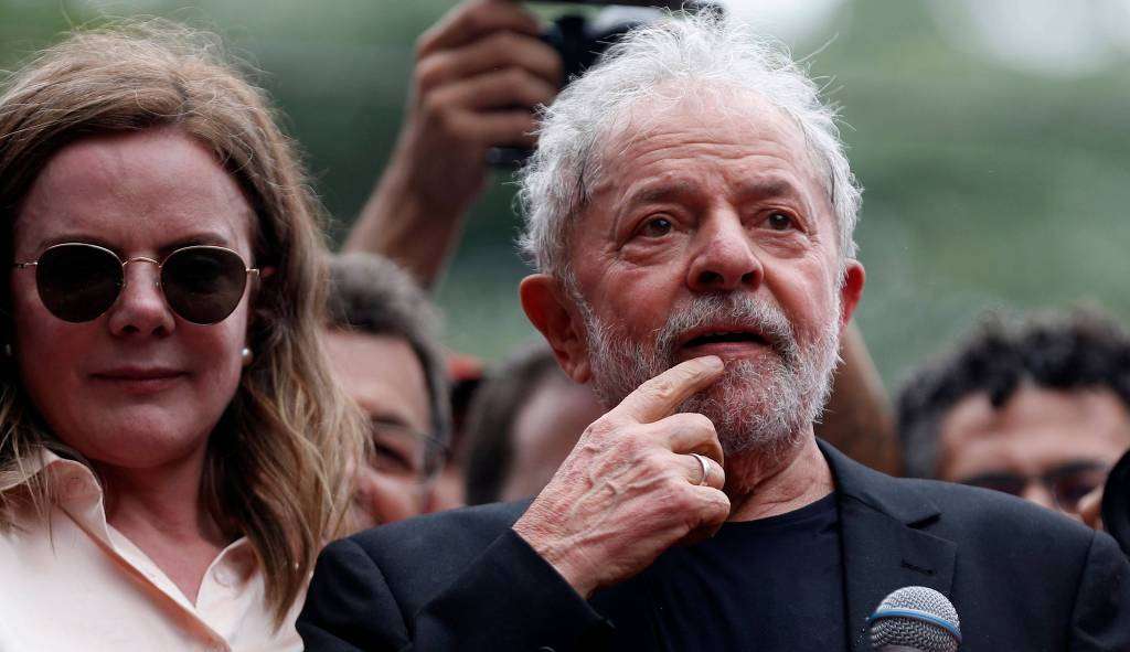 Fake news sobre Lula e Gleisi Hoffmann deverão ser removidas das redes sociais, determina o TSE