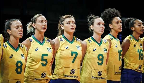 Seleção brasileira joga contra a Colômbia no mundial de vôlei feminino