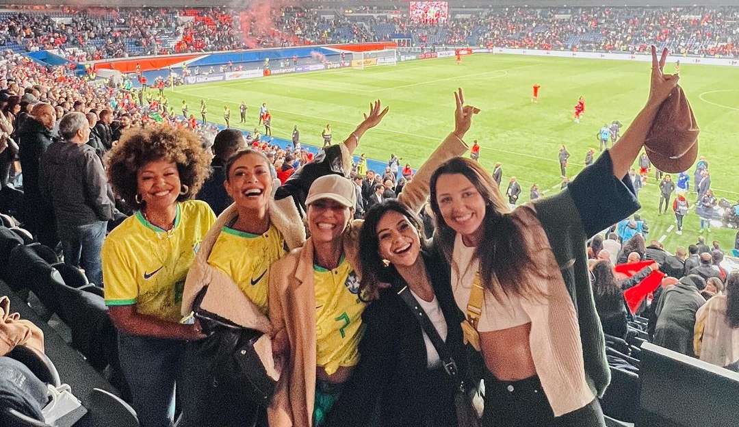 Juliana Paes, Rafa Kalimann e Sheron Menezzes assistem vitória do Brasil sobre Tunísia