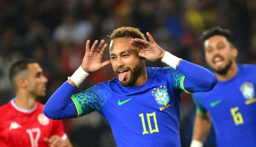 Neymar diz estar preocupado com perseguição dos árbitros