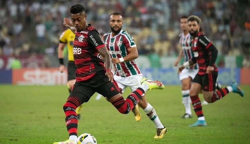 Bruno Henrique passará por mais uma cirurgia no joelho nesta sexta (30), informa Flamengo 
