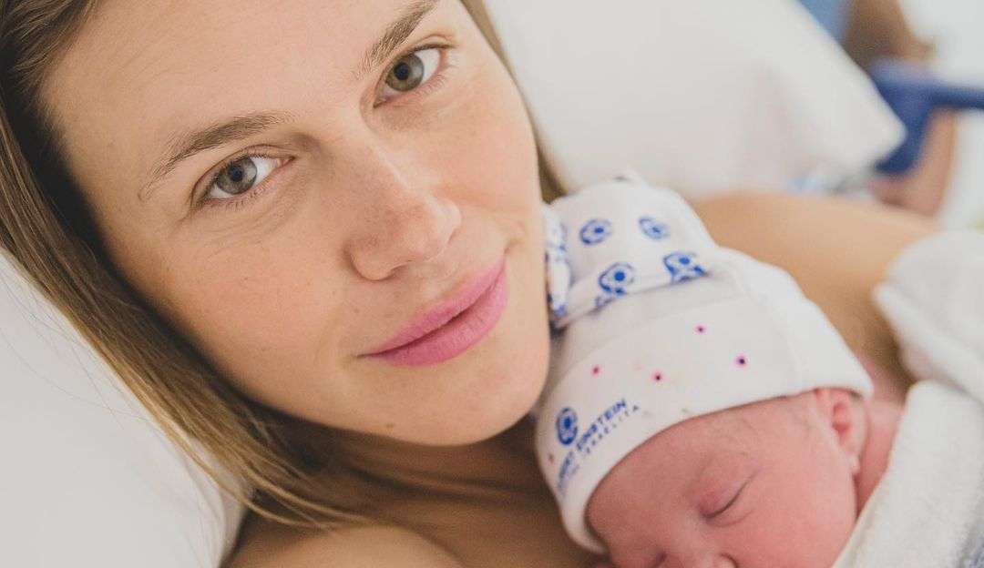 Renata Kuerten deixa maternidade nesta sexta-feira após dar a luz a primeira filha Lorena Bueri