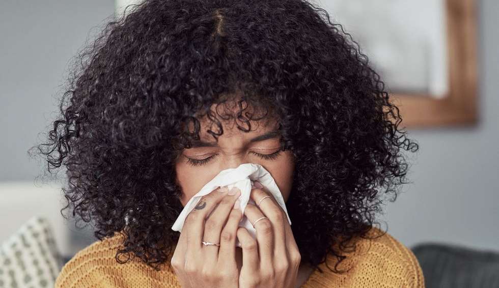 Entenda como segurar um espirro pode ser prejudicial à saúde Lorena Bueri