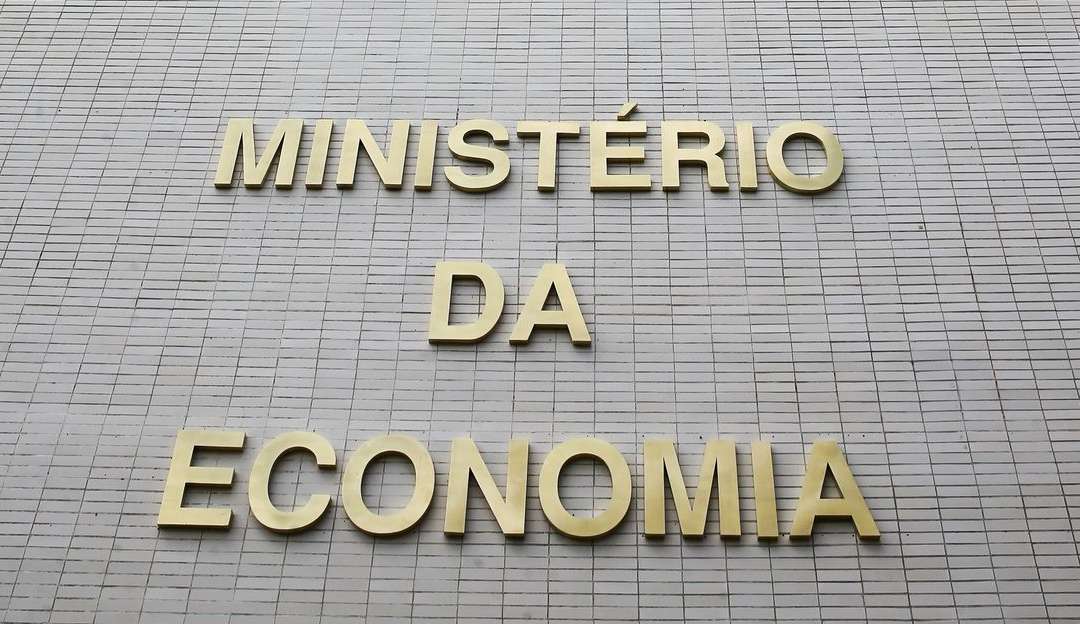 Balanço comercial financeiro do Brasil tem superávit reduzido em nova projeção Lorena Bueri