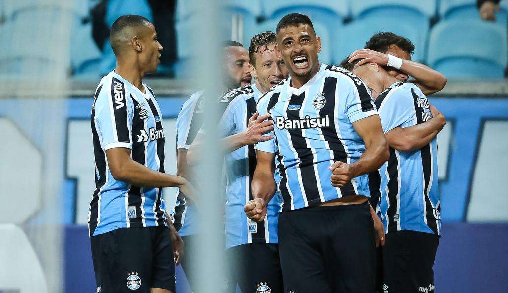Grêmio vence CSA e chega cada vez mais perto da série A Lorena Bueri