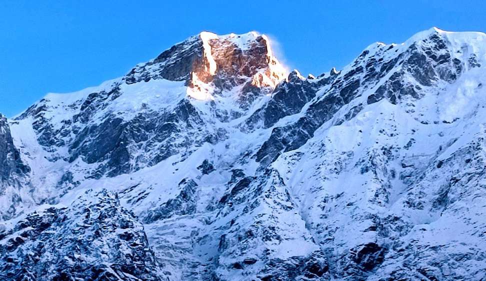 Avalanche atinge grupo de alpinistas no Himalaia