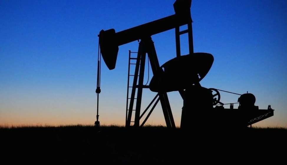 Opep+ reduz a produção de petróleo em 2 milhões de barris por dia