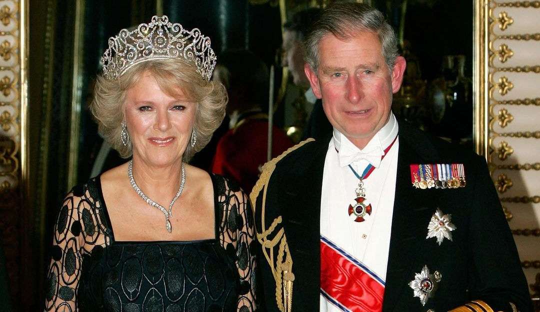 Camilla poderá ser impossibilitada de usar coroa da rainha-mãe na coroação de Charles Lorena Bueri