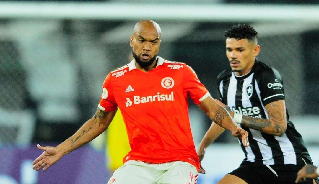Internacional vence o Botafogo fora de casa e diminui a distância para o líder