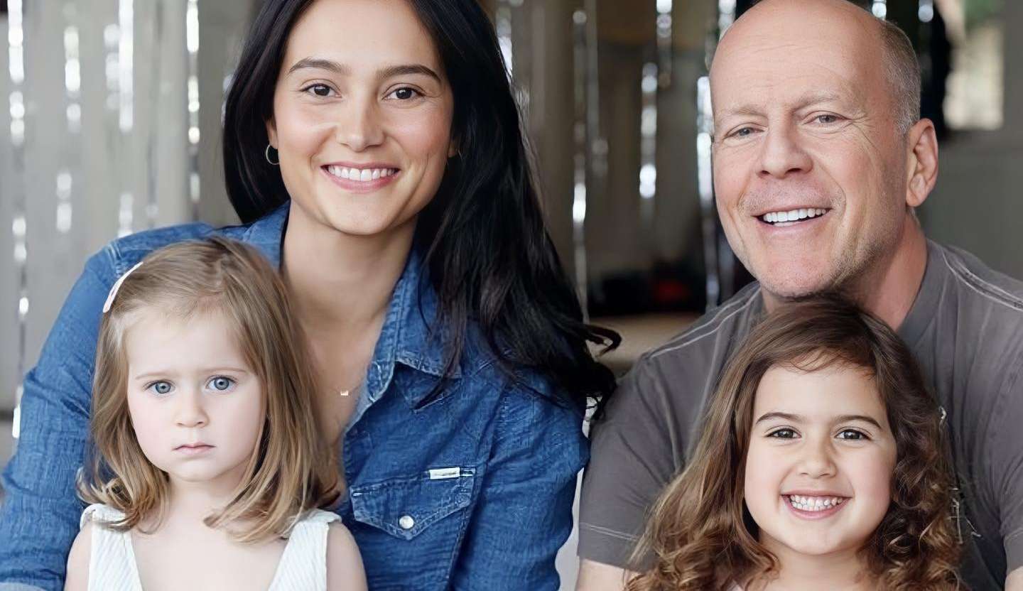 Esposa de Bruce Willis emociona fãs ao abrir álbum de fotos com a família Lorena Bueri