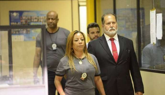Justiça do Rio revoga prisão por corrupção da delegada Adriana Belém Lorena Bueri