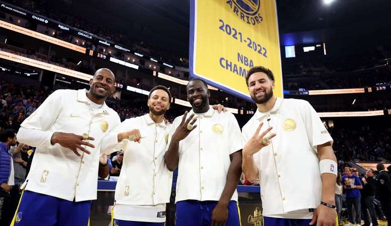 Atuais campeões da NBA estreiam com vitória e Warriors batem Lakers 