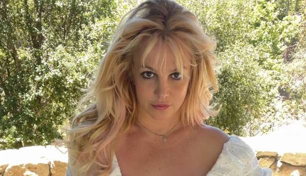 Britney Spears posa nua e reforça o direito de expor o corpo Lorena Bueri