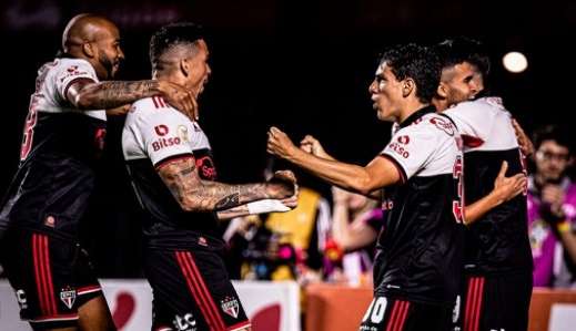 São Paulo vence Coritiba e se mantém vivo na disputa por uma vaga na Libertadores de 2023