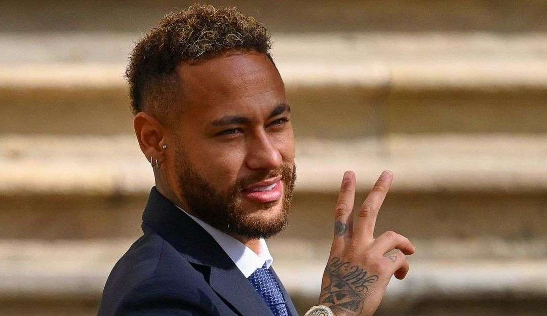 Neymar posta notícia eleitoral falsa e Instagram notifica
