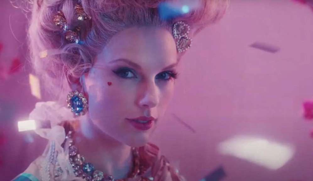 'Taylor Swift' lança videoclipe de 'Bejeweled' e refaz história de Cinderela Lorena Bueri
