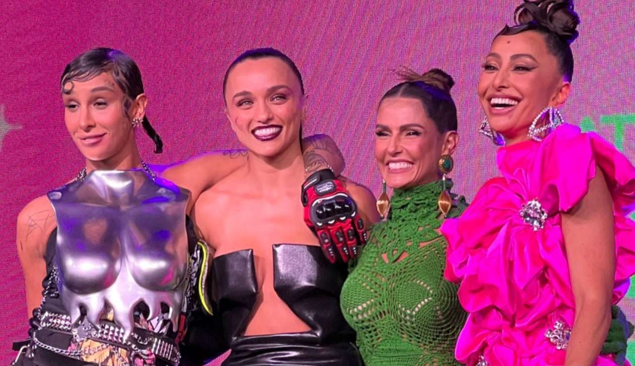 Geração Glamour 2022: Famosas dão beijo quádruplo no palco da premiação 