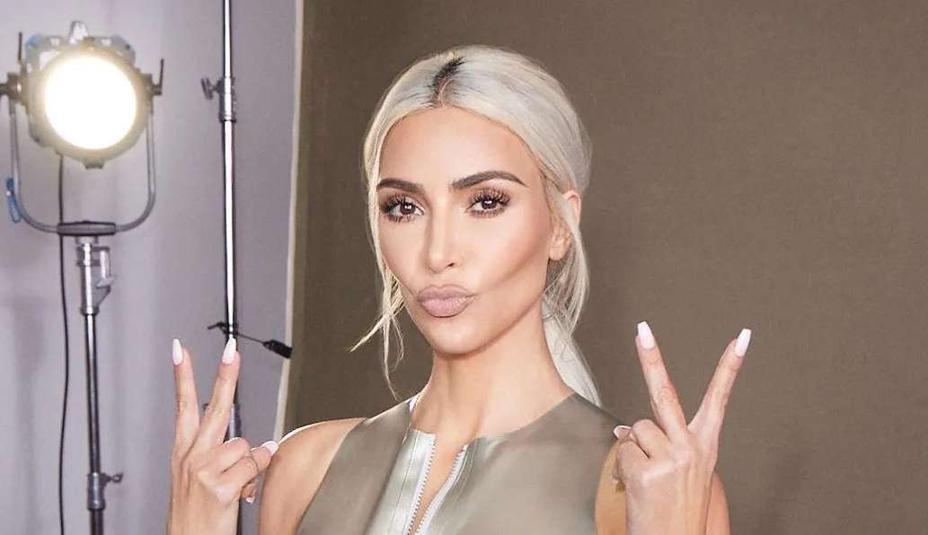 Kim Kardashian improvisa aniversário em Los Angeles