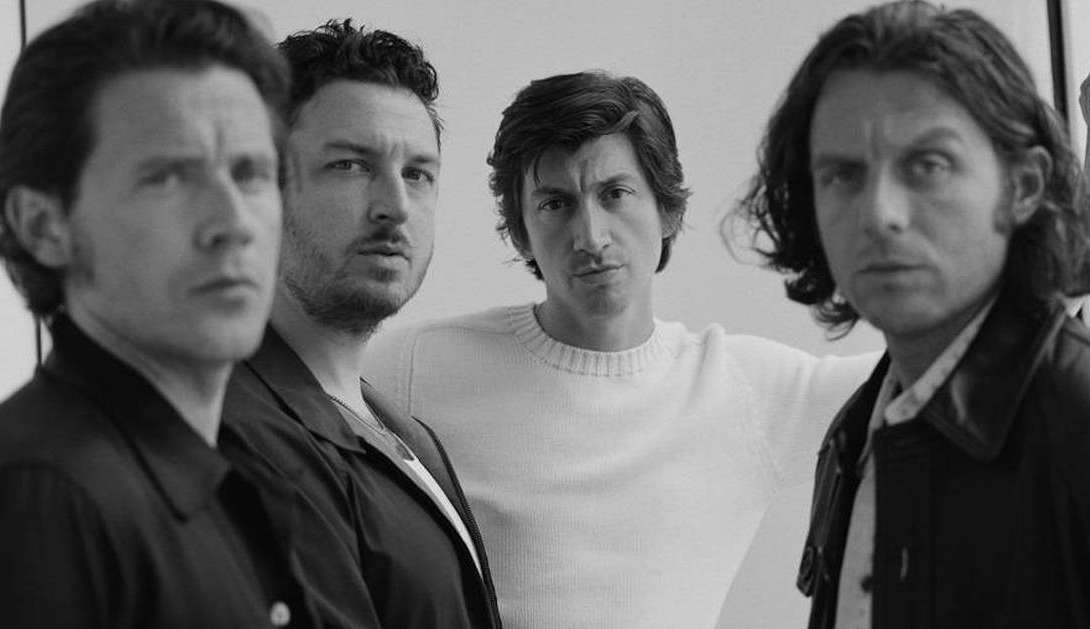 Arctic Monkeys divulga primeira live performance do seu novo álbum “The Car”