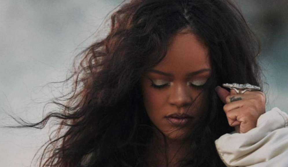 'Lift Me Up': Música inédita de Rihanna chega às plataformas após seis anos  Lorena Bueri