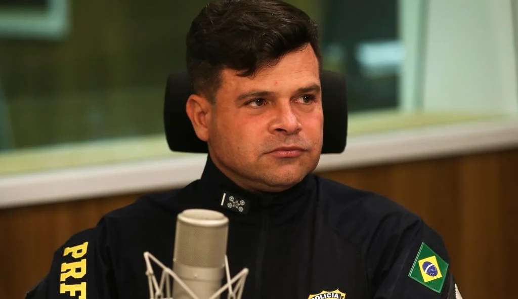 Diretor-geral da PRF posta pedido de voto em Bolsonaro e apaga publicação