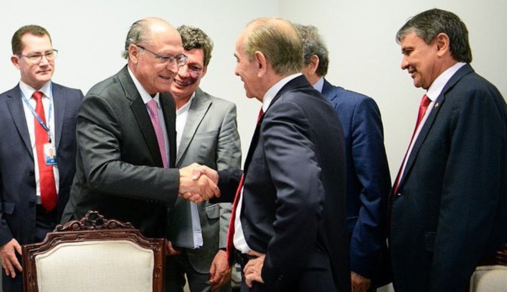 Alckmin se encontra com Bolsonaro para falar da transição presidencial 