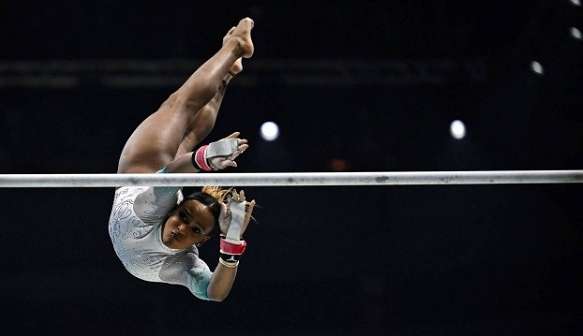 Rebeca Andrade comemora medalha de ouro no Mundial de Ginástica Lorena Bueri