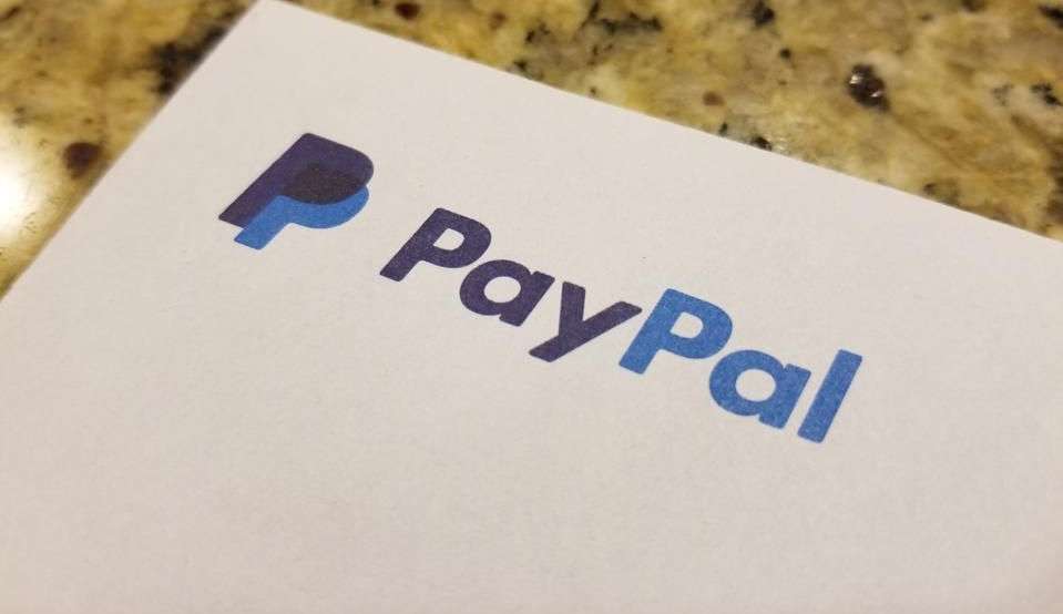 Comércio eletrônico permanece em baixa com queda das ações do PayPal Lorena Bueri