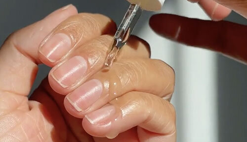 Slugging de unhas: a técnica de skincare que vem dominando o tiktok 