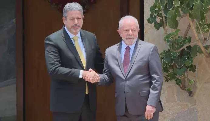 Lula vai à Brasília e se encontra com Lira pela primeira vez após eleição