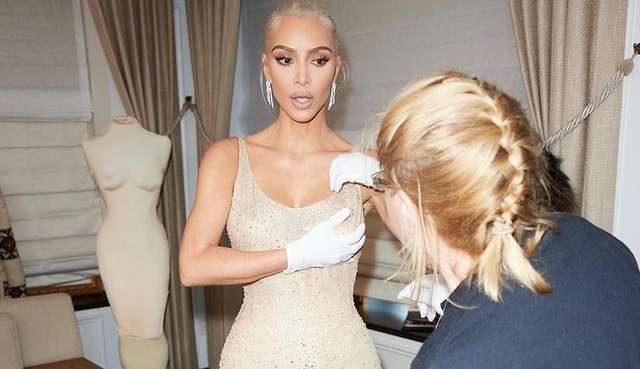 Kim Kardashian revela tática utilizada para entrar em vestido de Marilyn Monroe