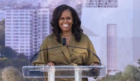 Michelle Obama, ex-primeira-dama dos EUA,  relata brigas no casamento, em vésperas do lançamento de seu segundo livro