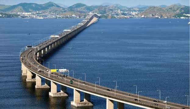 Navio à deriva atinge Ponte Rio-Niterói após ventos fortes Lorena Bueri