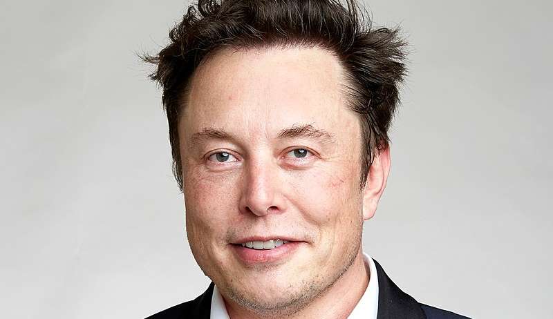 Elon Musk anuncia remoção de selo azul em contas verificadas no Twitter
