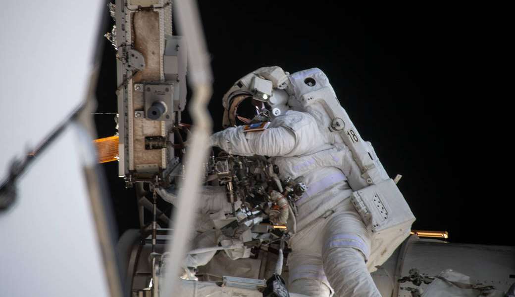 NASA retorna com as caminhadas espaciais após suspensão temporária