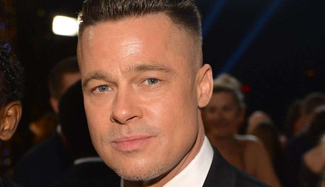 Brad Pitt é flagrado com morena em show do U2