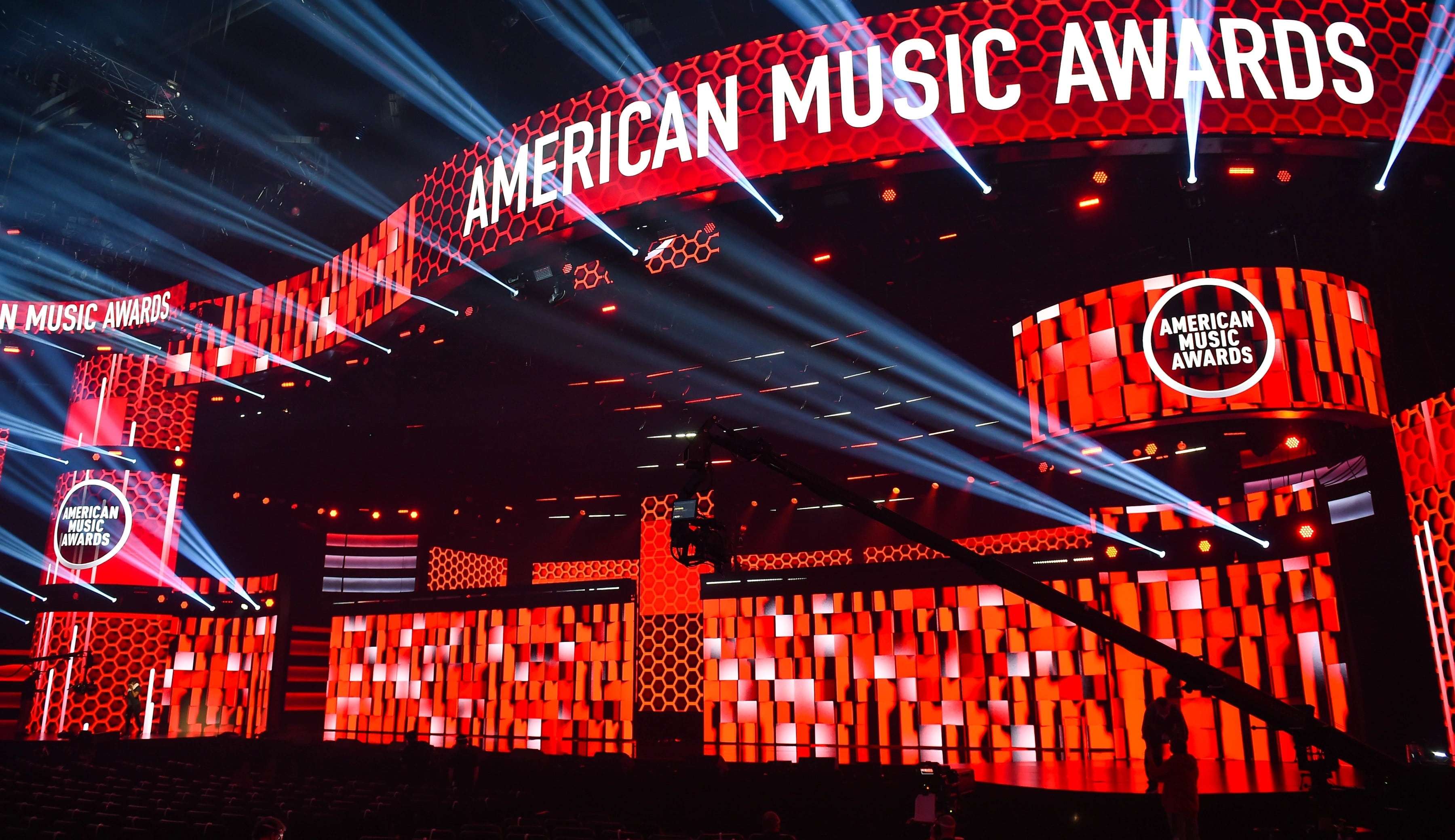 50ª edição do American Music Awards acontece neste domingo, confira as principais atrações da noite