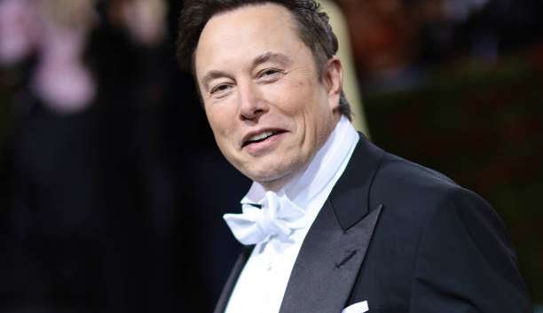 Elon Musk perde US$ 100 bi da sua fortuna em 2022