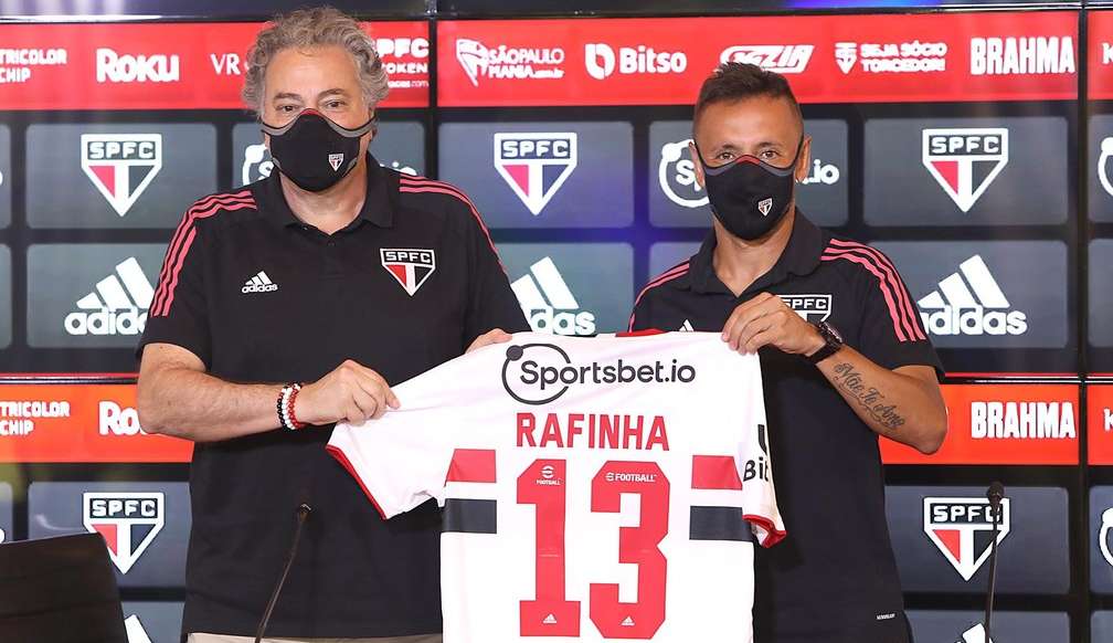 São Paulo anuncia renovação com Rafinha
