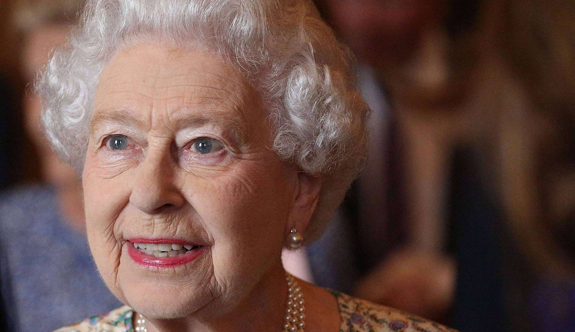 Rainha Elizabeth enfrentou câncer raro nos últimos meses de vida, segundo amigo da família