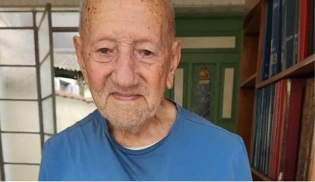 Com 102 anos de vida, idoso publica livro escrito a mão após 30 anos Lorena Bueri