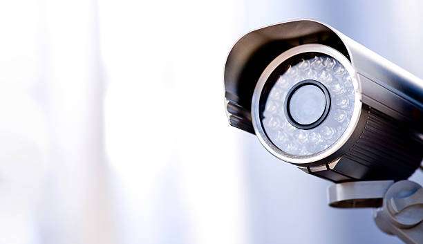 Câmeras escondidas e voyeurismo ilegal gera danos mentais às vítimas