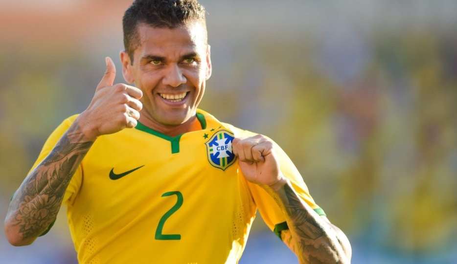 Daniel Alves se torna o jogador mais velho a jogar pelo Brasil em Copas do Mundo
