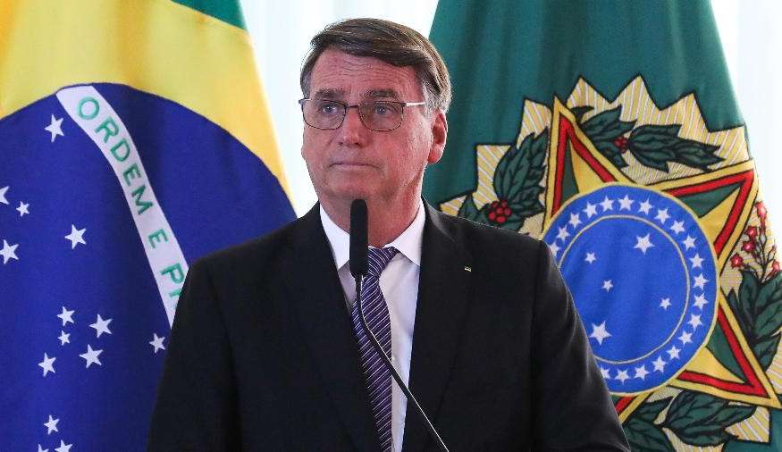Um mês após derrota nas urnas, Bolsonaro mantêm silêncio por medo de complicações na justiça